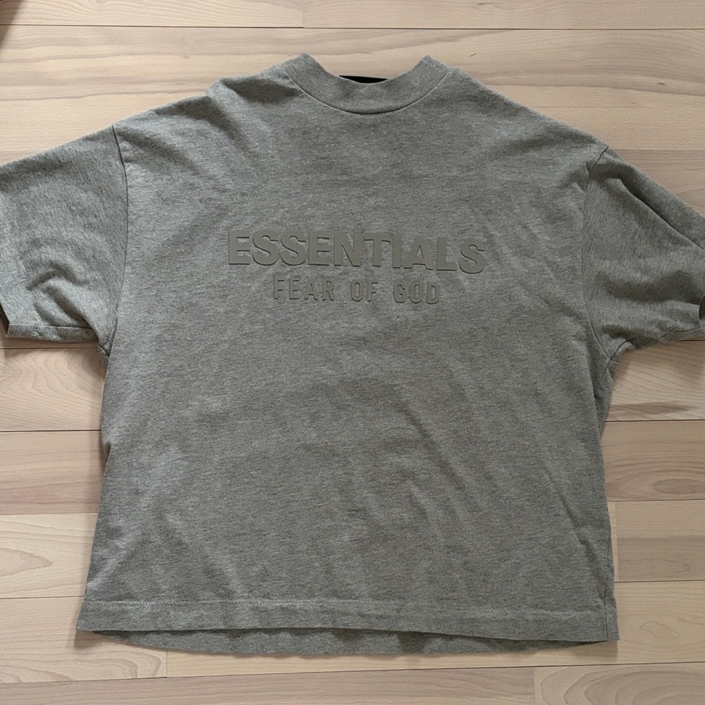 Fear of God ESSENTIALS Raised Logo Tee - Olive